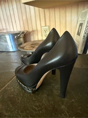 CHANEL Black Leather Platform Peep-Toe Pumps with Chain Trim
